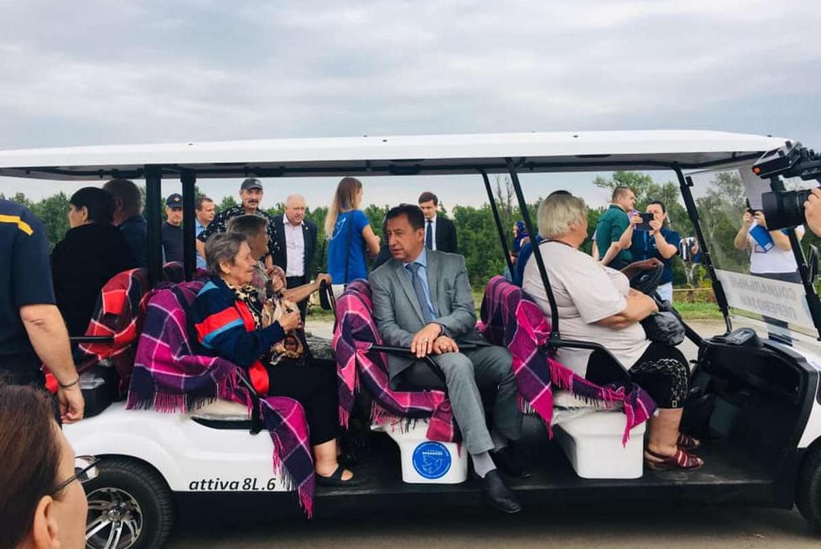 Стаття В Станице Луганской для перевозки людей запустили электромобиль Ранкове місто. Одеса