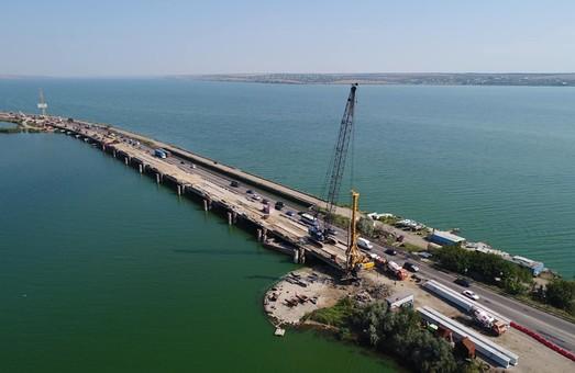 Стаття Под Одессой ремонтируют мост через Хаджибейский лиман на киевской трассе (ФОТО) Ранкове місто. Одеса