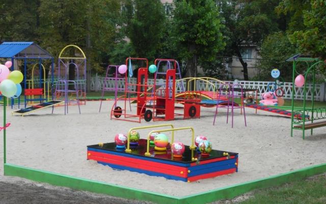 Стаття Детские площадки-беспризорники требуют реставрации Ранкове місто. Одеса