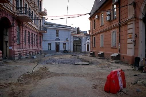 Стаття Что будет с историческими плитами, найденными в Воронцовском переулке? Ранкове місто. Одеса