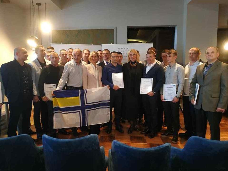 Стаття Освобожденные из плена украинские моряки получили сертификаты на квартиры в Одессе. Фото Ранкове місто. Одеса