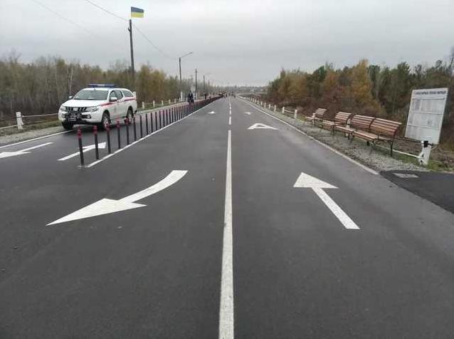 Стаття В Станице Луганской возле разрушенной части моста монтируют остановки Ранкове місто. Одеса