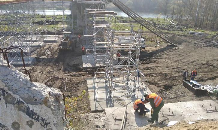 Стаття На Луганщині триває відбудова зруйнованого мосту. ФОТО Ранкове місто. Одеса