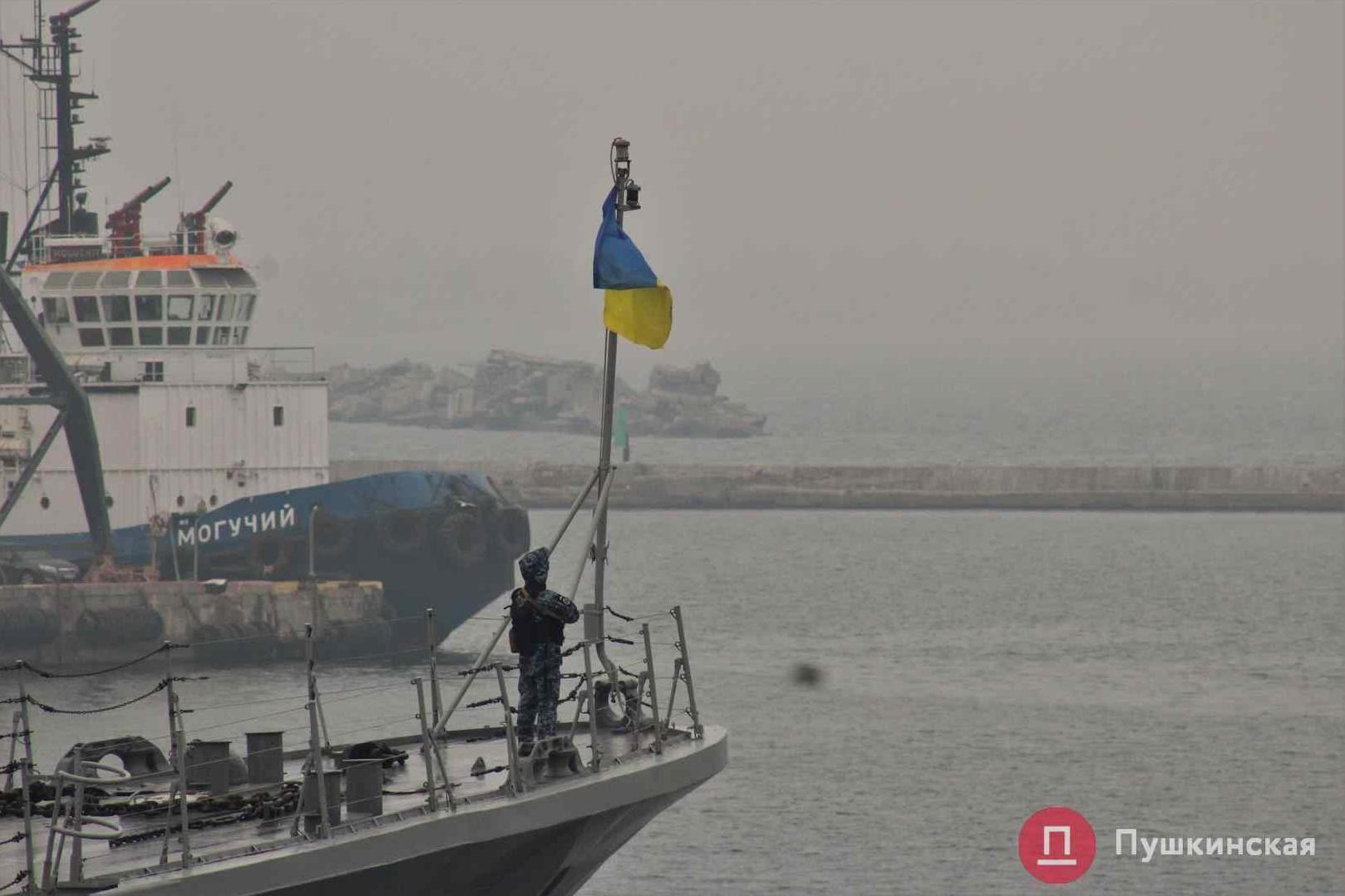 Стаття На одесском морвокзале ждут противоминную группу кораблей НАТО. Фото Ранкове місто. Одеса