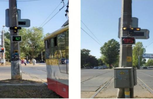Стаття В Одессе начал работать «умный» светофор, который пропускает трамваи Ранкове місто. Одеса