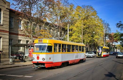 Стаття Одесситы пересаживаются на трамваи и троллейбусы Ранкове місто. Одеса