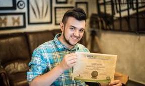 Стаття Випустили першу партію паперу з опалого листя за технологією українського студента Ранкове місто. Одеса