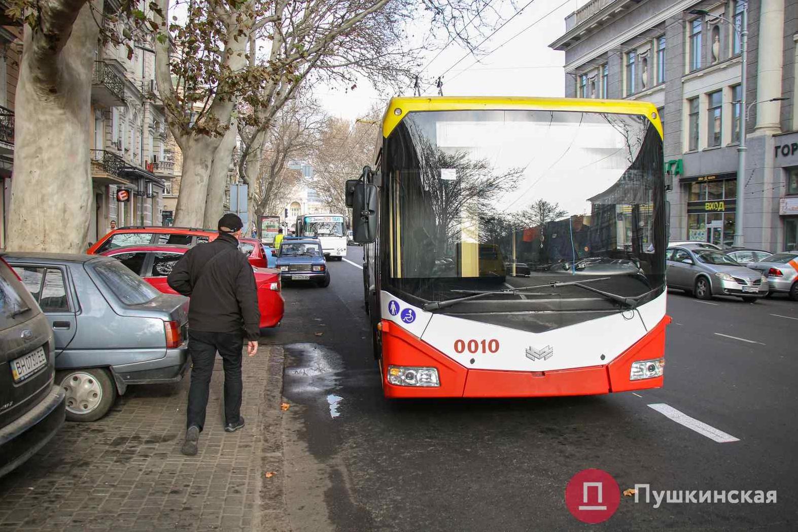 Стаття Николаевскую дорогу хотят расширить за счет тротуара Ранкове місто. Одеса