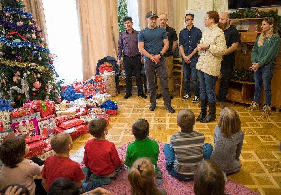Стаття У Києві морські піхотинці НАТО відвідали дитячий будинок. Фото Ранкове місто. Одеса