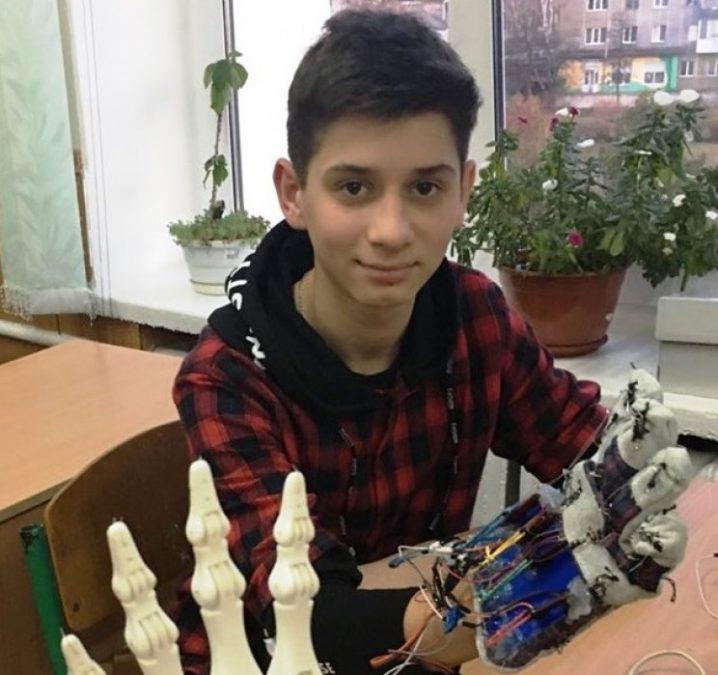 Стаття Український школяр розробив електронну руку для розміновування територій Ранкове місто. Одеса
