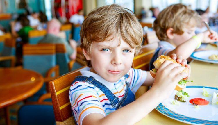 Стаття «Дети это едят»: в Одессе закончили проверку нового школьного меню и сократили его Ранкове місто. Одеса