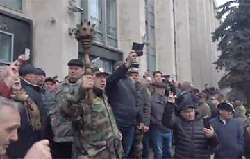 Стаття «Додон предатель»: ветераны штурмуют здание правительства Молдовы Ранкове місто. Одеса