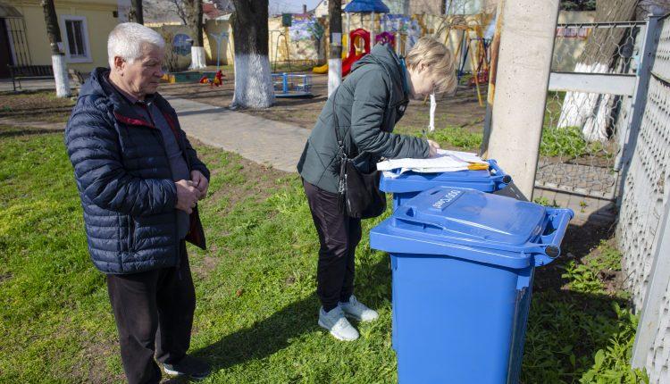 Стаття Борьба с хламом и мусором: у частников на Чубаевке появились индивидуальные мусорные контейнеры Ранкове місто. Одеса