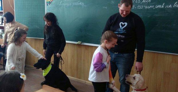 Стаття У Харкові школярів вчать безпечному спілкуванню з собаками Ранкове місто. Одеса