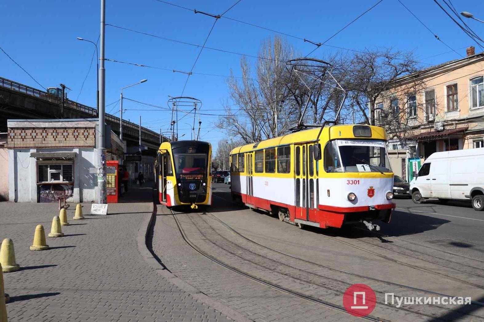 Стаття В Одессе маршрутки, трамваи и троллейбусы переходят на «карантинный» режим Ранкове місто. Одеса