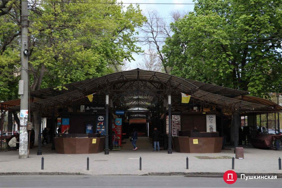Стаття Знаменитая одесская «книжка» закрылась на карантин. Фото Ранкове місто. Одеса