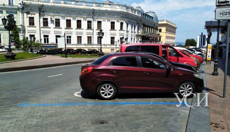 Стаття На Екатерининской площади заработала первая муниципальная парковка (фото) Ранкове місто. Одеса