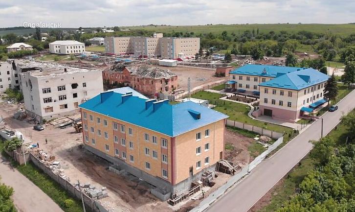Стаття Посли країн ЄС подивились на хід відбудови психіатричної лікарні у Семенівці. Фото Ранкове місто. Одеса