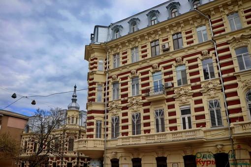 Стаття В Одессе начинают борьбу с кондиционерами на фасадах памятников архитектуры Ранкове місто. Одеса