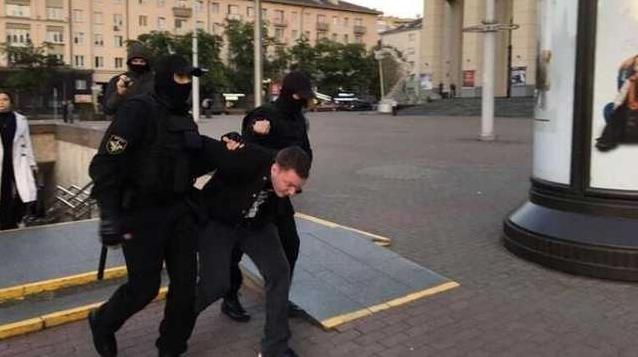 Стаття СМИ: В Минске появились местные титушки, которые избивают митингующих Ранкове місто. Одеса