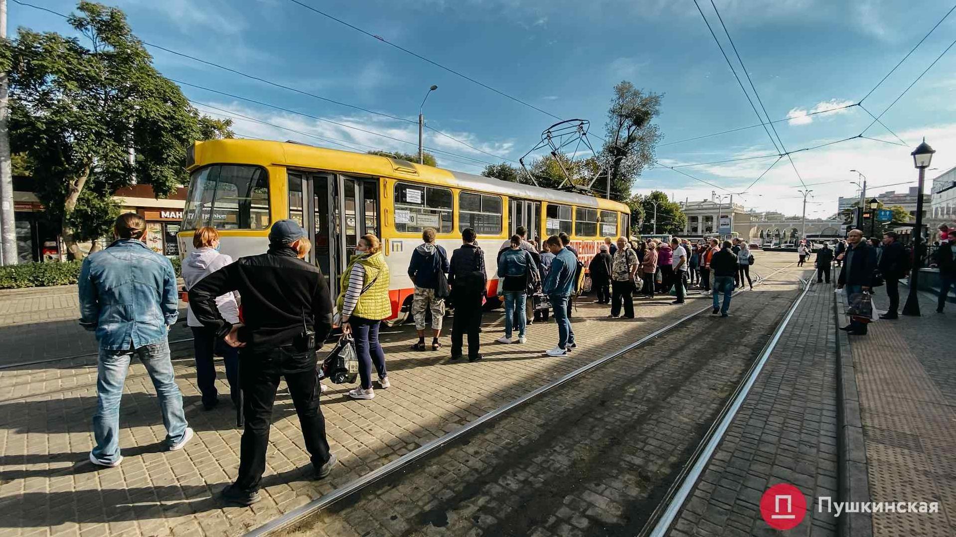 Стаття Как в Одессе соблюдают карантинные ограничения в транспорте? Видео Ранкове місто. Одеса