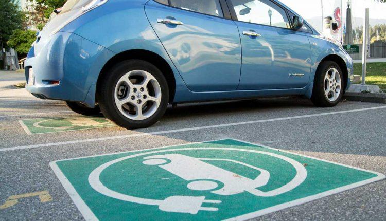 Стаття Владельцам электромобилей будут выдавать зеленые номера и предоставлять отдельные парковочные места Ранкове місто. Одеса