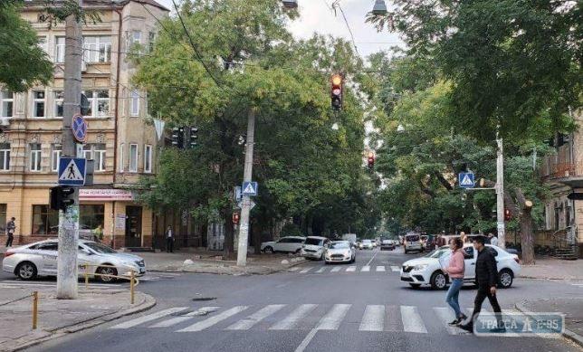 Стаття Аварийно-опасный перекресток в центре Одессы наконец получил светофор Ранкове місто. Одеса