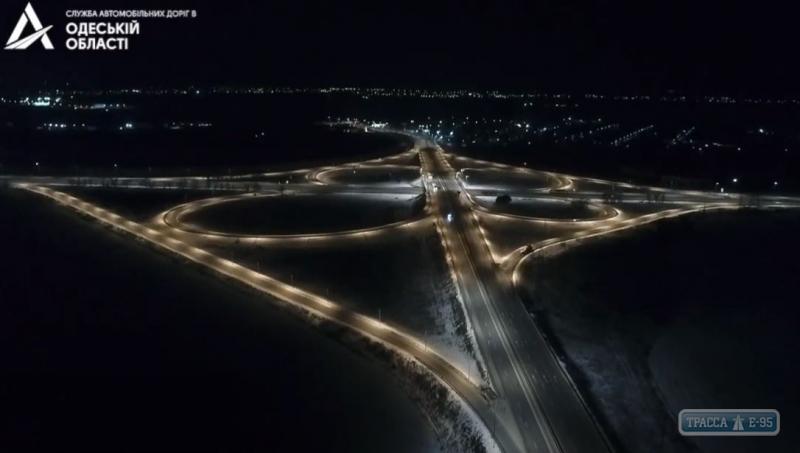 Стаття Впервые за десятилетие Укравтодор осветил Клеверный мост под Одессой. Видео Ранкове місто. Одеса