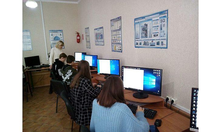Стаття Діджиталізація на лінії зіткнення: чеська IT-компанія допомагає школам Донбасу Ранкове місто. Одеса