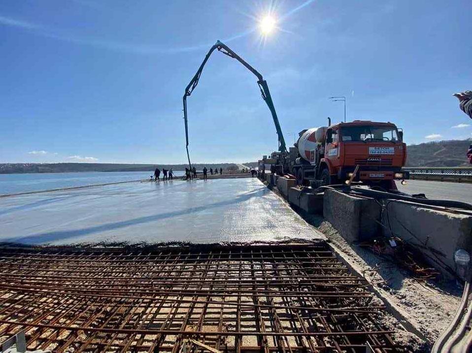 Стаття Служба автодорог показала, как идет ремонт моста через Хаджибейский лиман. Видео Ранкове місто. Одеса