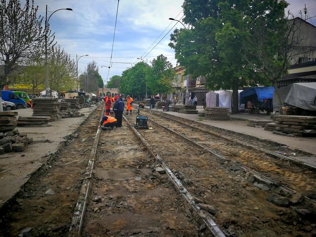 Стаття В Одессе уже демонтируют старые рельсы с улицы Преображенской около «Привоза» (ФОТО) Ранкове місто. Одеса