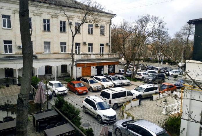 Стаття Из-за перенаселения Севастополя оккупанты запретят водителям ездить по городу Ранкове місто. Одеса