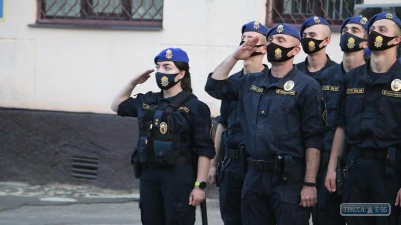 Стаття Женщина-нацгвардеец в Одессе, впервые в Украине, возглавила патрулирование города Ранкове місто. Одеса