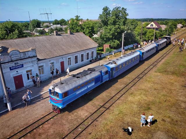Стаття На Одесской железной дороге возобновляют движение поездов по узкоколейке (ВИДЕО) Ранкове місто. Одеса