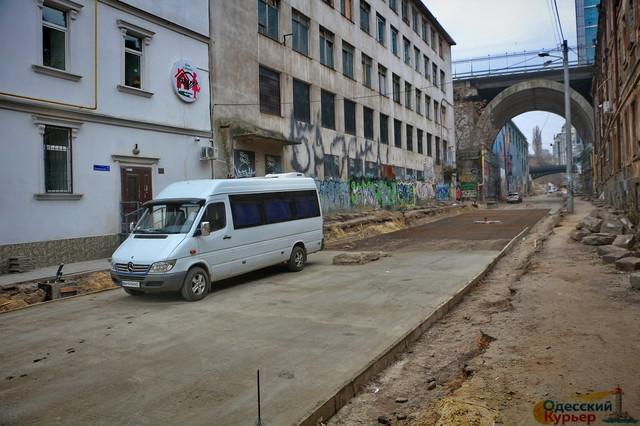 Статья В Одессе начали бетонировать Деволановский спуск (ФОТО) Утренний город. Одесса