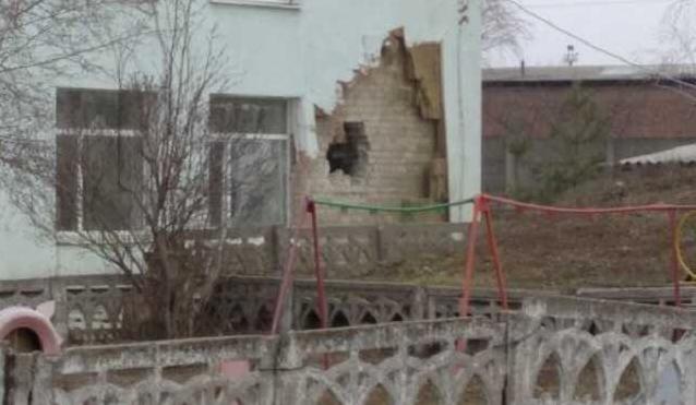 Стаття В Станице Луганской под обстрел оккупантов попал детский сад (фото) Ранкове місто. Одеса