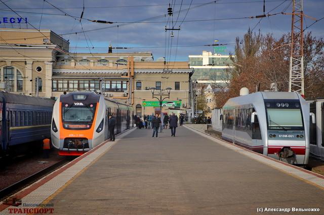 Стаття Железная дорога в военных условиях меняет режим движения поездов в атакованных районах Ранкове місто. Одеса