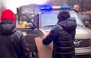 Стаття Жители Херсона заблокировали дорогу колонне оккупантов с меткой Z и гонят их в РФ Ранкове місто. Одеса