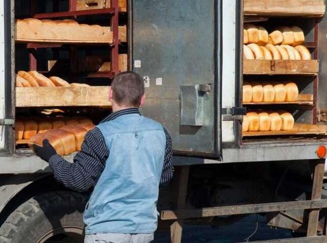 Стаття Почувствуйте разницу: в сети сравнили, как доставляют хлеб украинцы и российские оккупанты Ранкове місто. Одеса