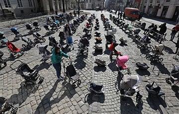 Стаття Во Львове выставили 109 пустых детских колясок в память об убитых оккупантами детях Ранкове місто. Одеса