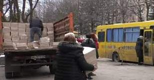Стаття В Донецкой области начали выдавать продуктовые наборы для эвакуированных и малообеспеченных Ранкове місто. Одеса