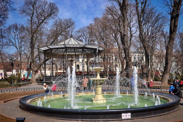 Стаття В Одессе включили фонтан в Городском саду (ВИДЕО) Ранкове місто. Одеса