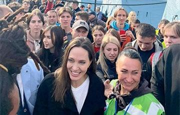 Стаття В России «захлебнулись» от зависти из-за визита Анджелины Джоли в Украину Утренний город. Одеса