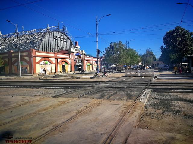 Статья В Одесі завершують ремонт трамвайних колій біля «Привозу» (ФОТО) Утренний город. Одесса