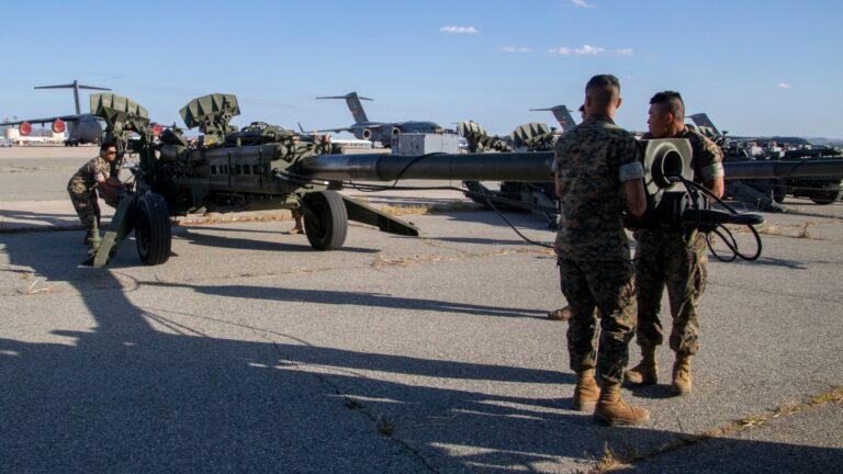 Статья HELLO! Russia: в США показали, как готовят к отправке в Украину гаубицы М777 Утренний город. Одесса