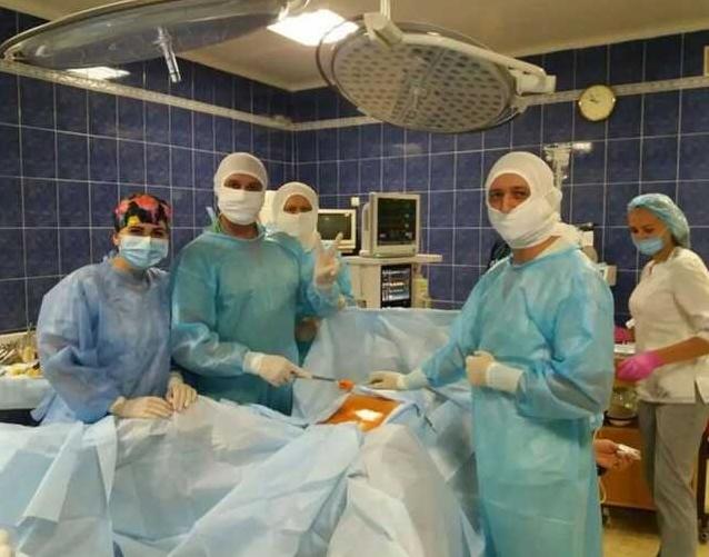 Статья На Донбассе хирурги провели уникальную операцию в боевых условиях и спасли защитника Украины Утренний город. Одесса