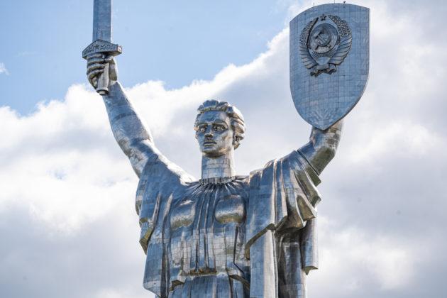 Стаття Що буде на щиті монумента “Батьківщина-мати” – результати опитування Ранкове місто. Одеса