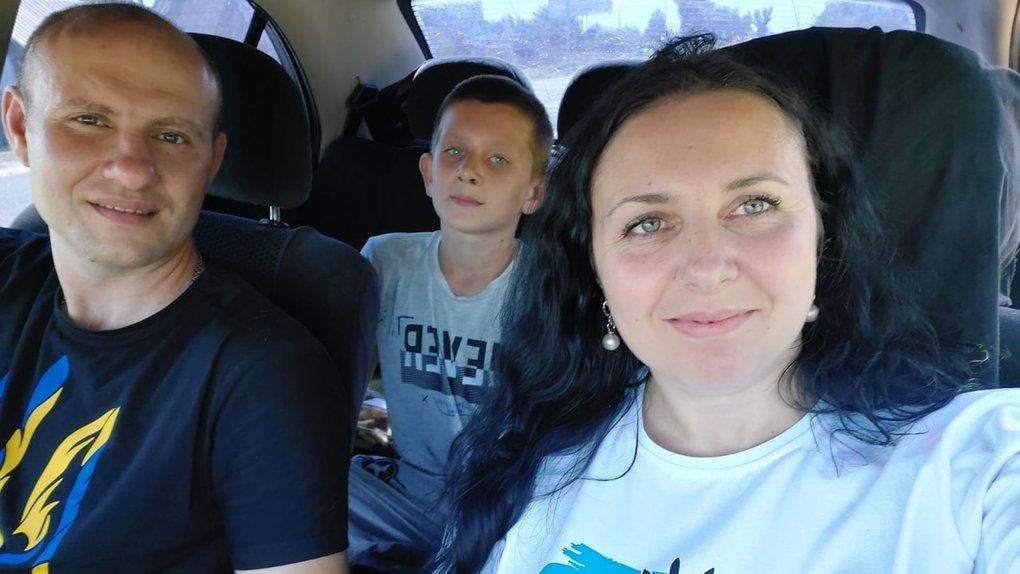 Стаття Волонтери врятували 13-річного хлопця з-під обстрілів на Донеччині (відео) Утренний город. Одеса