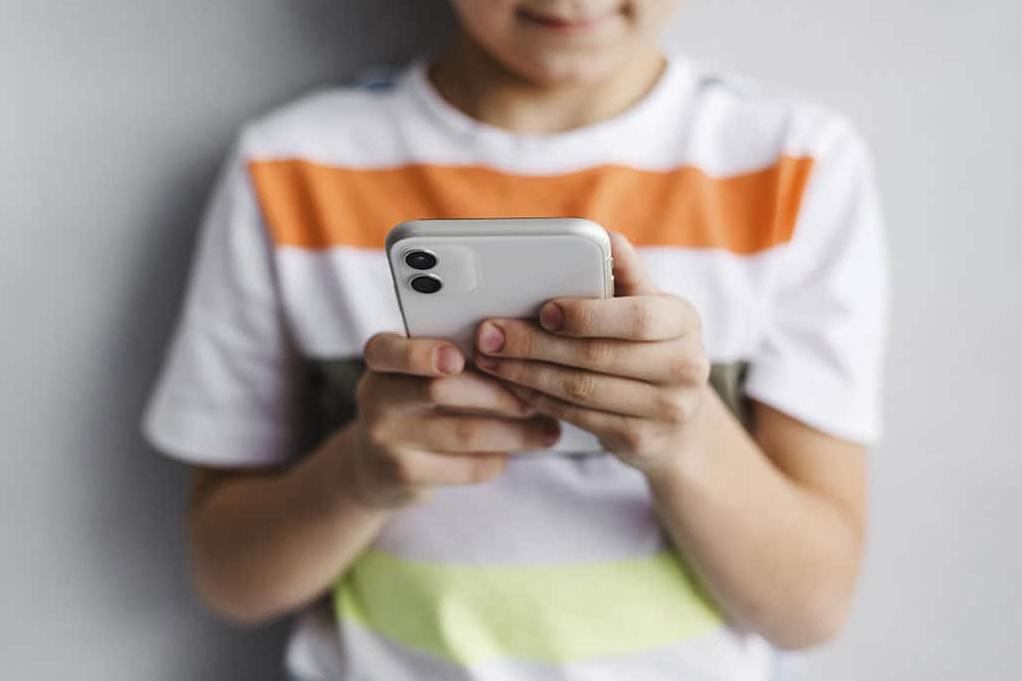 Стаття Підготовка до школи: як захистити телефон дитини від онлайн-загроз? Ранкове місто. Одеса