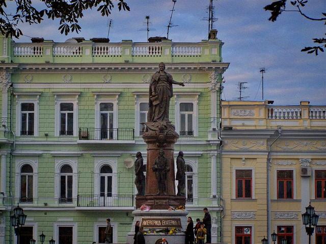 Стаття Одесити проголосували за демонтаж пам'ятника російській імператриці (ВІДЕО) Утренний город. Одеса